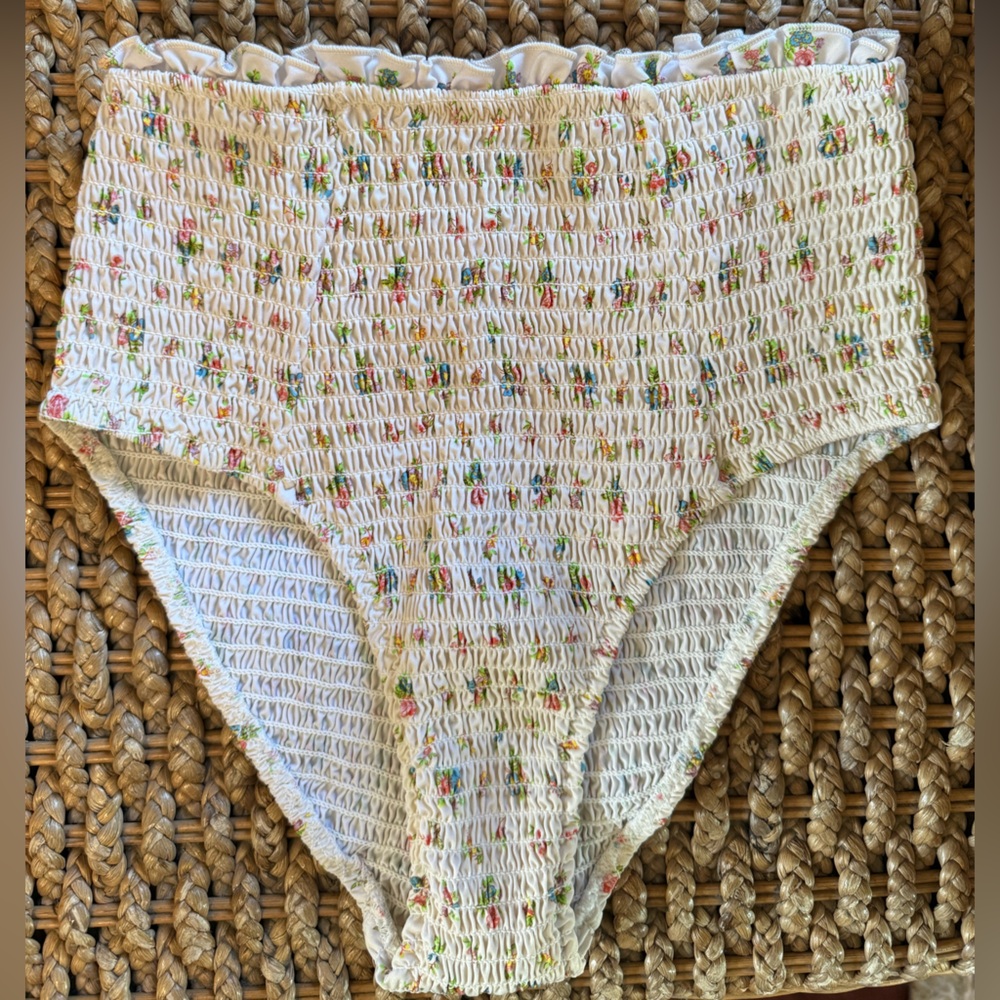 DÔEN Neptune Bikini Bottoms Size Small Cream Dylis Posy Smocked High Rise - Picture 6 of 6
